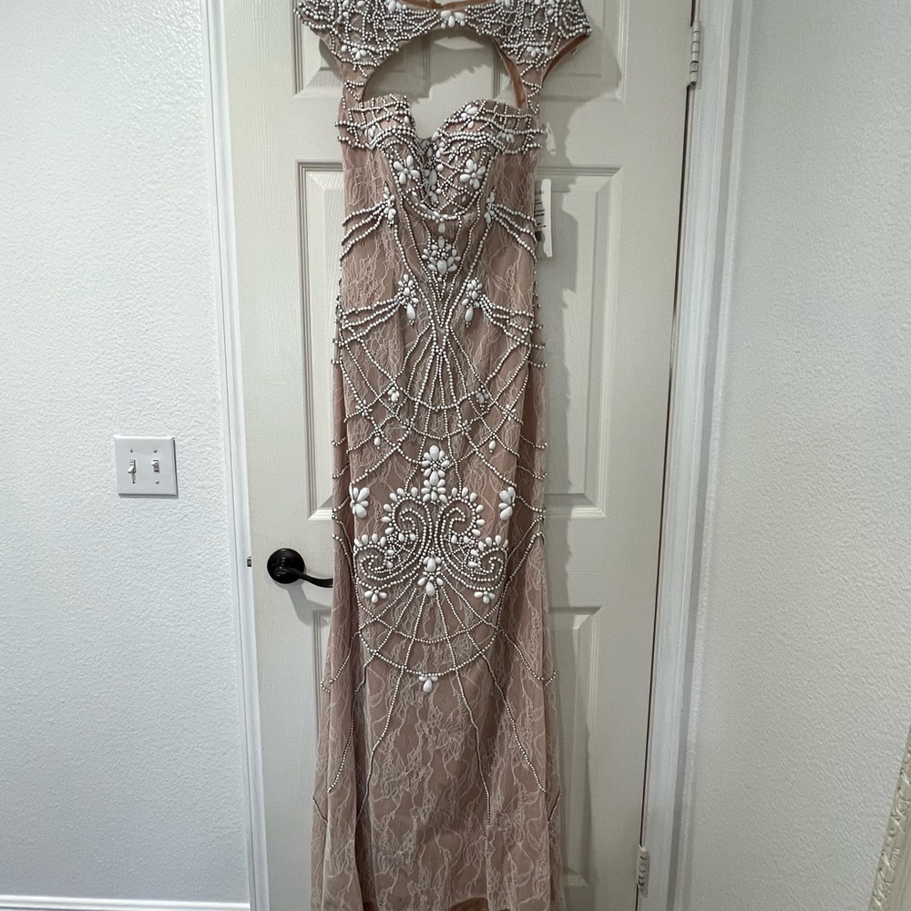 Brand new Sherri hill dress Offers available
